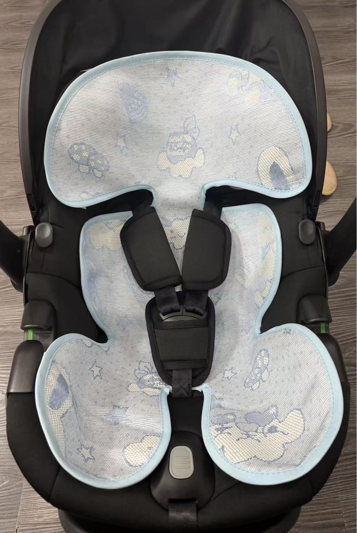 Veiligheid voor autostoeltjes in de zomer: hoe u uw baby koel en veilig kunt houden
